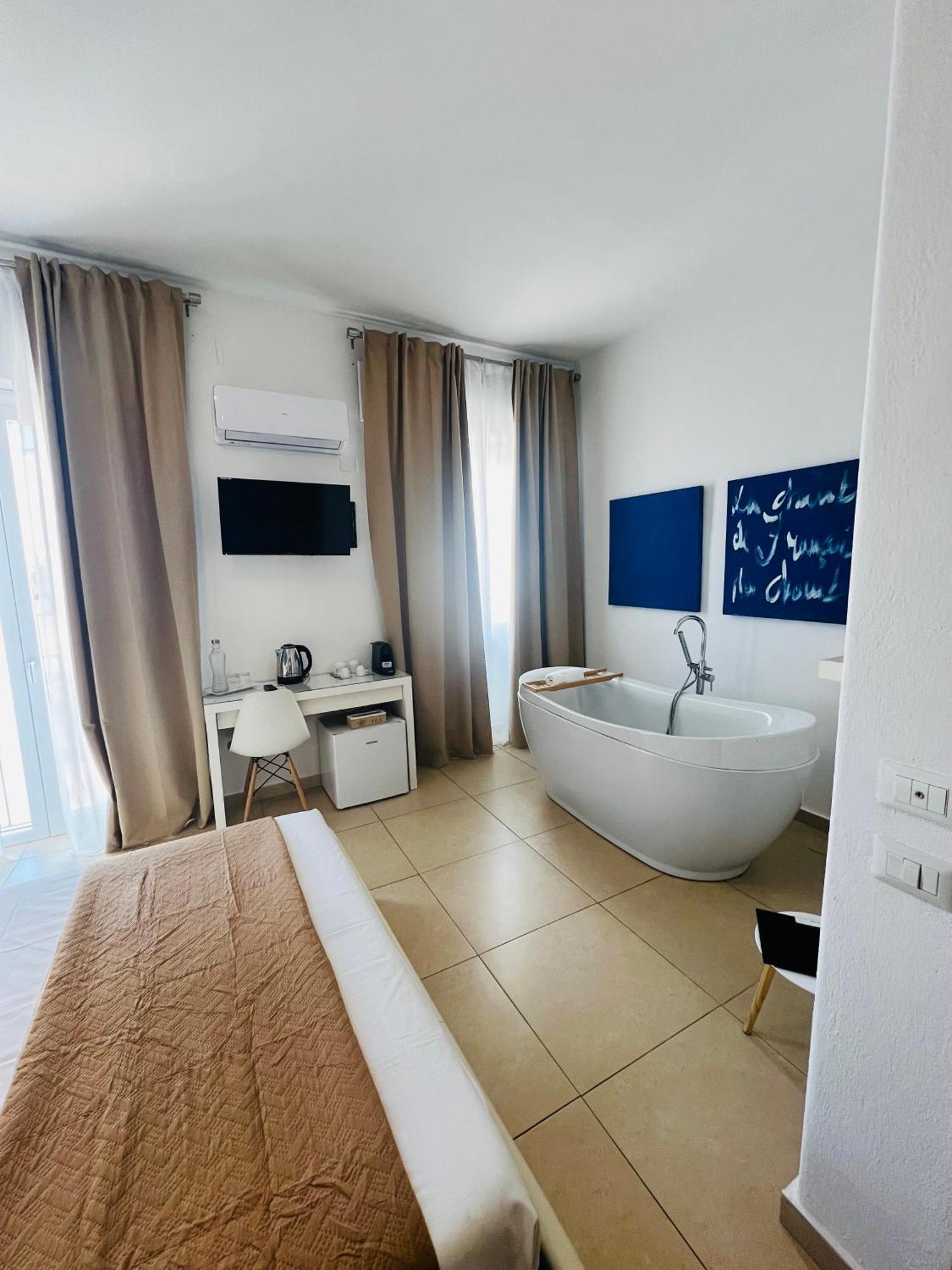 Les Chambres De Francoise Guest House Olbia Exteriör bild